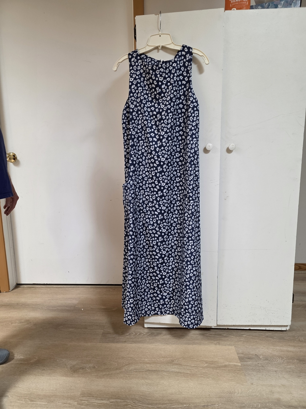MISSLOOK Navy and White Floral Maxi Dress